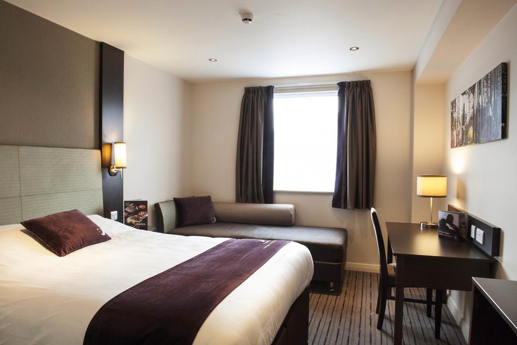 Premier Inn London Sidcup Exterior photo